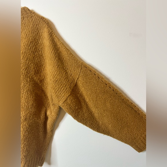 Baby Alpaca/Wool Pullover Sweater. Nannette Lepore EUC gold relaxed sweater - Picture 4 of 6